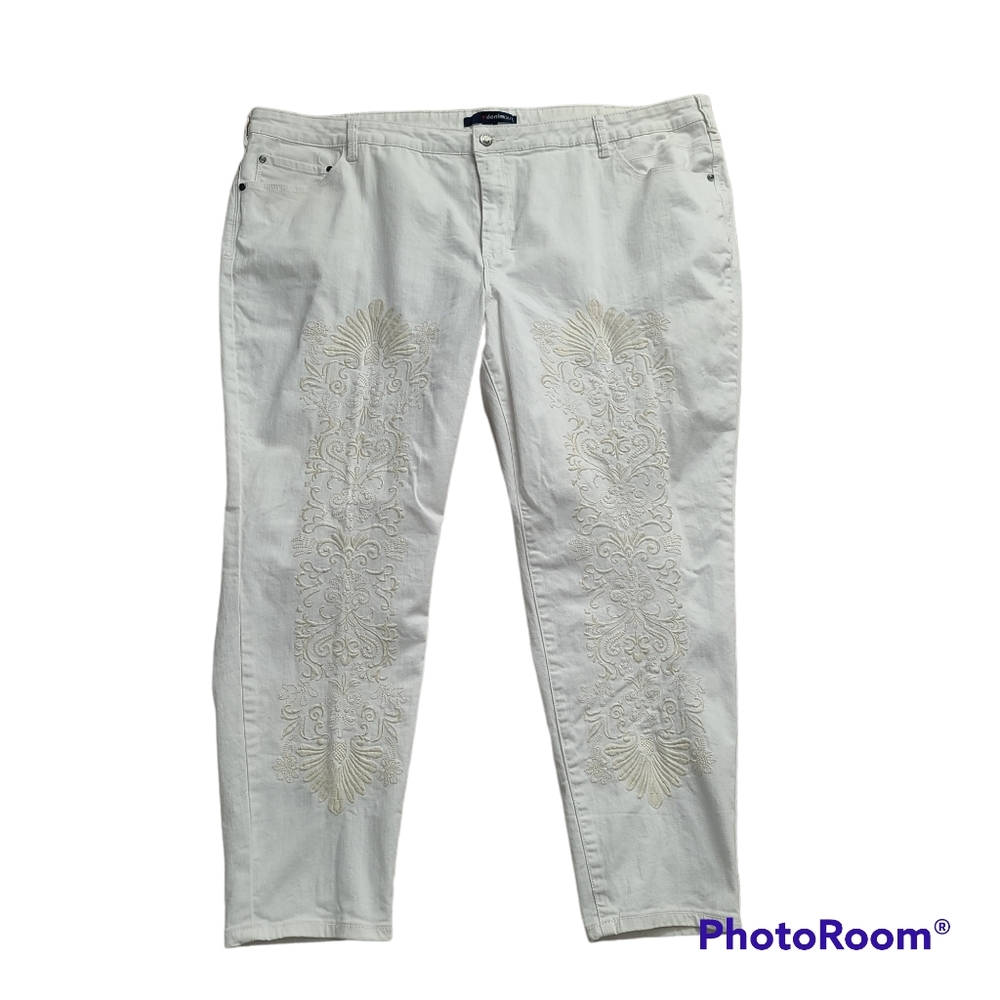 Denim 24/7 white skinny embroidered white color size 28W